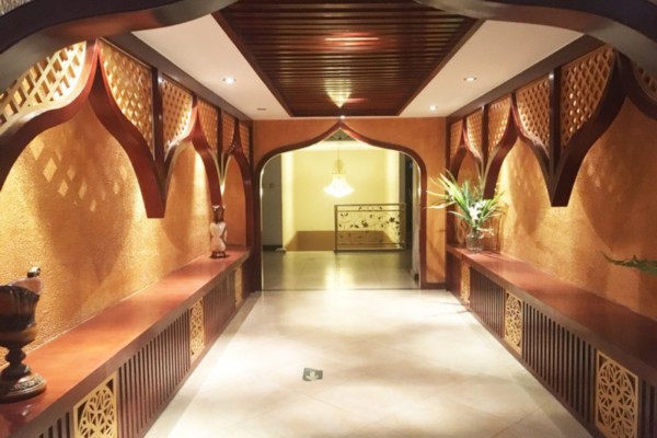 成都夜幕降临，品味传统茶楼，感受巴蜀风情